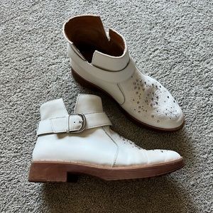 Fitflop Women’s Size 9 Athena Flower Stud Ankle Boot Shoes Western Booties